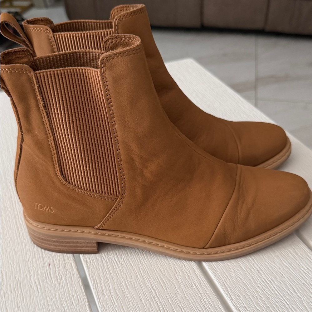 TOMS Brown Chelsea Boots